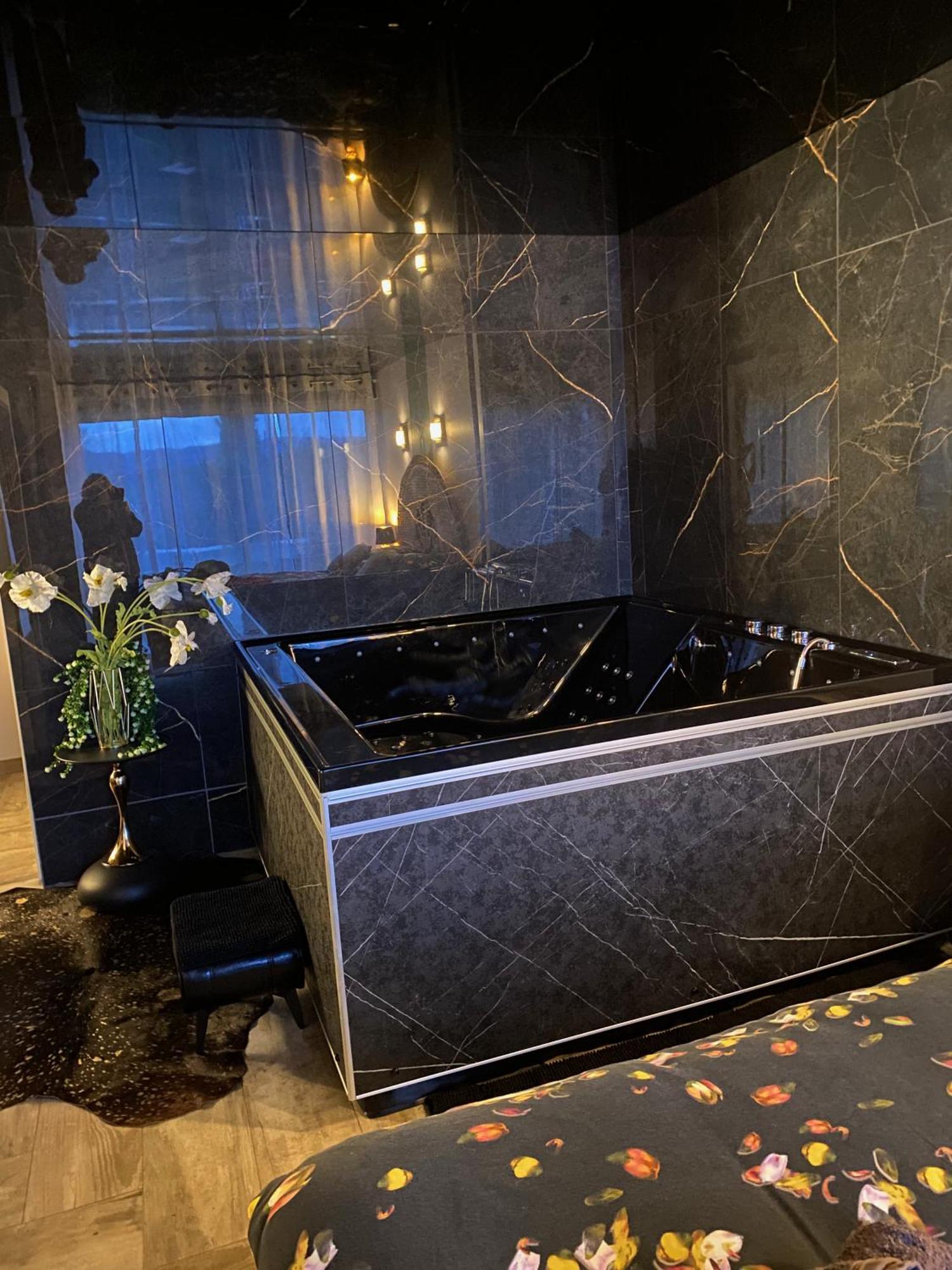 La Ronde Des Bois - Romance Et Bien Etre - Jacuzzi Privatif-Piscine-Patio Mellecey Luaran gambar